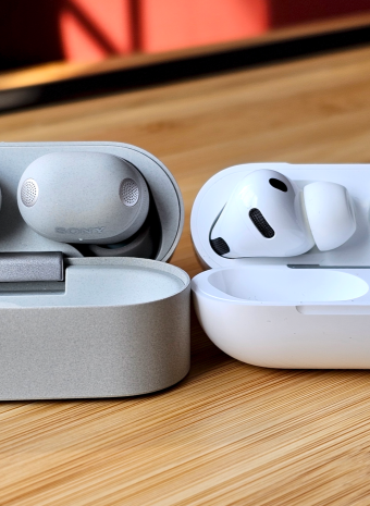 AirPods Pro 3 против Sony WF-1000XM6: Битва TWS-флагманов в 2026 году