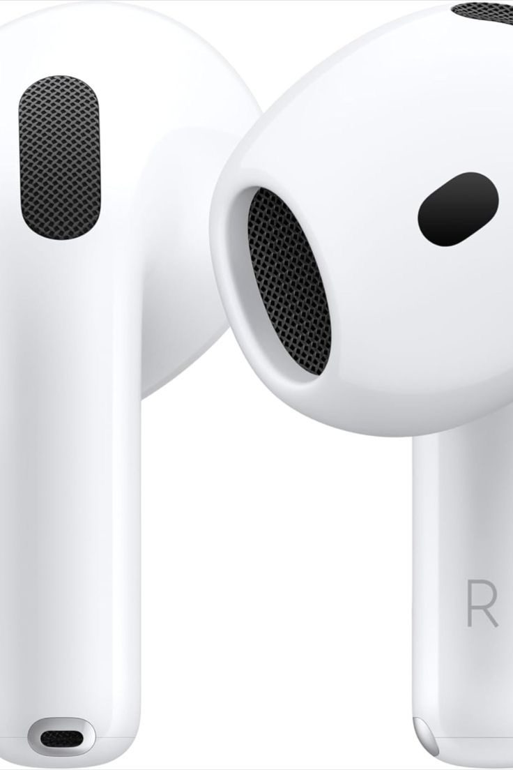 Крупный план белых AirPods с деталями корпуса и посадочных зон